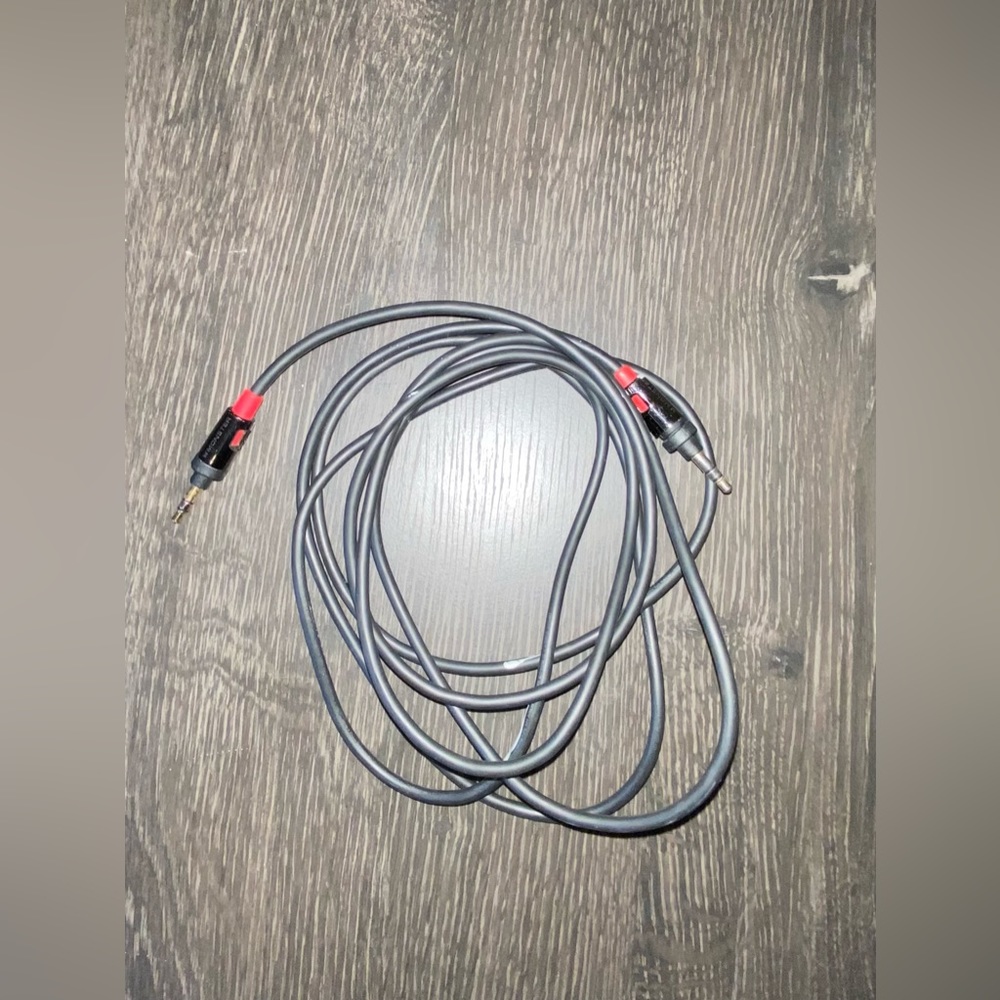 AUX CORD, USED, GOOD CONDITION